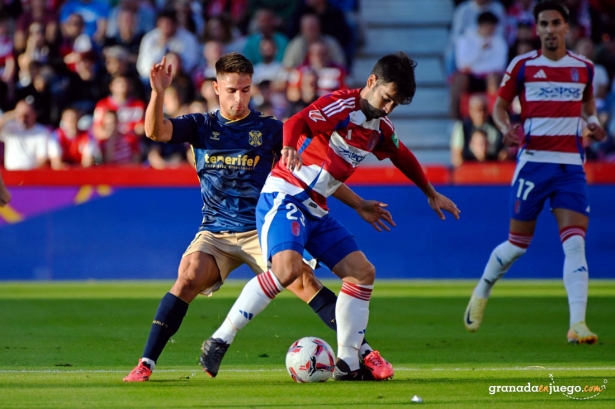 Manu Trigueros fue titular ante el colista de la categoría (JOSÉ M. BALDOMERO) Manu Trigueros fue titular ante el colista de la categoría (JOSÉ M. BALDOMERO)