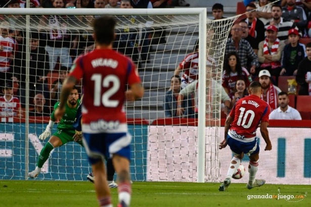 Uzuni firmó un doblete ante el Tenerife (JOSÉ M. BALDOMERO) Uzuni firmó un doblete ante el Tenerife (JOSÉ M. BALDOMERO)