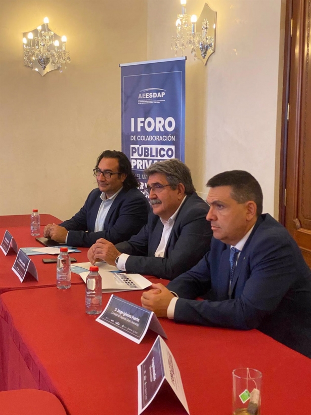 I Foro de colaboración público privada en el marco de los servicios deportivos a las administraciones públicas, con la participación, a la derecha en la imagen, del edil de Deportes de Granada, Jorge Iglesias (AYUNTAMIENTO) I Foro de colaboración público privada en el marco de los servicios deportivos a las administraciones públicas, con la participación, a la derecha en la imagen, del edil de Deportes de Granada, Jorge Iglesias (AYUNTAMIENTO)