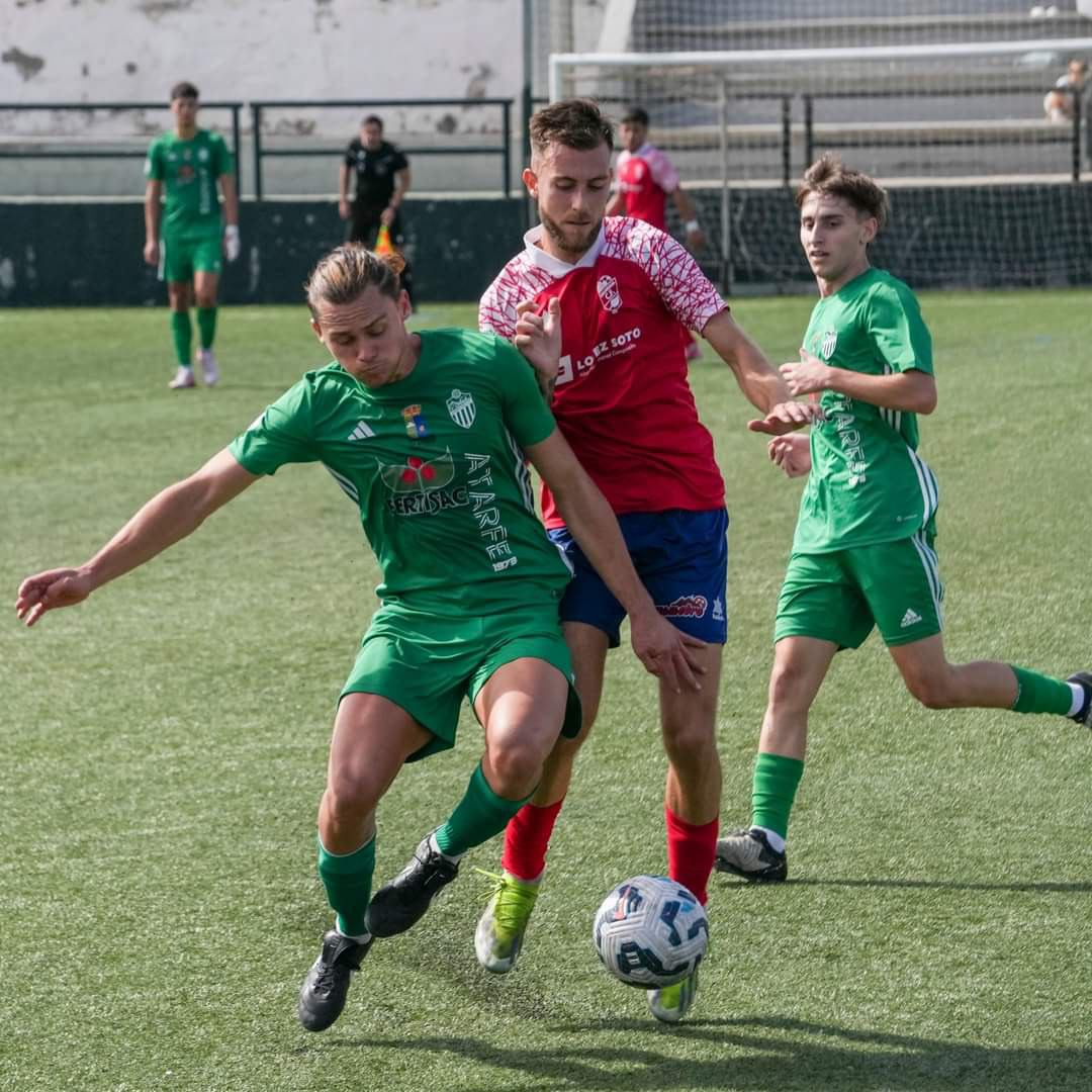 Nacho Buil durante el derbi ante el Atarfe (CHURRIANA CF)