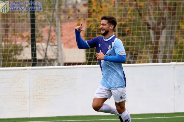 Marinetto marcó los tres goles del Atlético Monachil (MANU LÓPEZ / ATLÉTICO MONACHIL) Marinetto marcó los tres goles del Atlético Monachil (MANU LÓPEZ / ATLÉTICO MONACHIL)