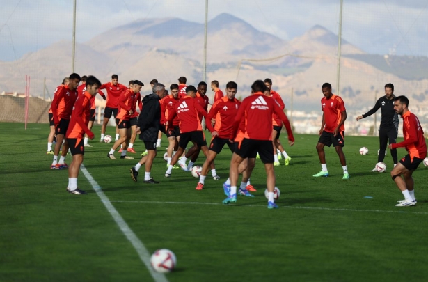 El equipo vuelve al trabajo para preparar la Copa (J. AZCOYTIA) El equipo vuelve al trabajo para preparar la Copa (J. AZCOYTIA)