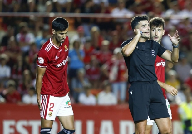 Mallo Fernández dirigirá el partido copero del Granada (DIARIO SUR) Mallo Fernández dirigirá el partido copero del Granada (DIARIO SUR)
