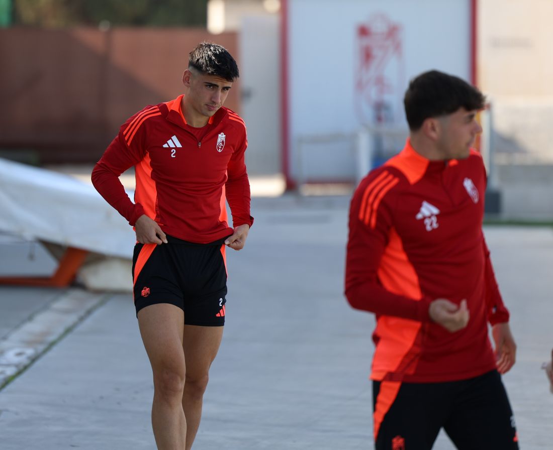 Rubén Sánchez llega a tiempo para el partido (J. AZCOYTIA)