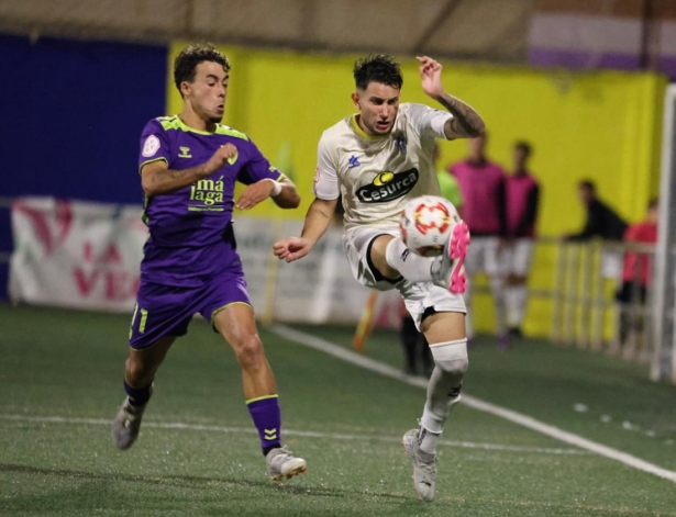 El CD Huétor Vega fue superior al Atlético Malagueño (JOSÉ ANDRÉS FERNÁNDEZ)