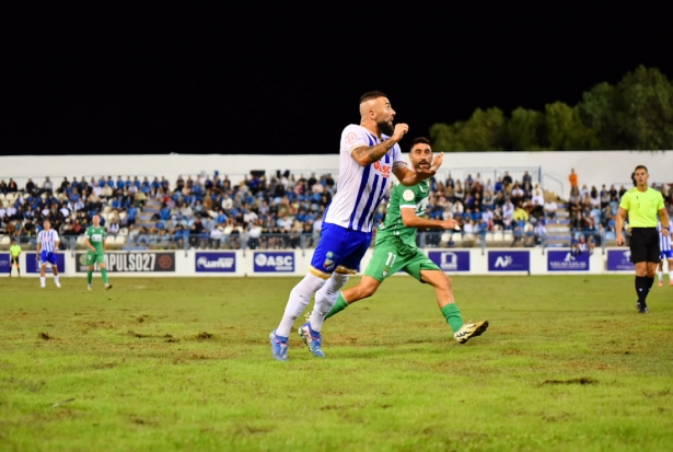 CF Motril y Real Jaén jugaron ante 3.000 aficionados en las gradas del estadio municipal Escribano Castilla (SEMINARIO MUCHO DEPORTE) CF Motril y Real Jaén jugaron ante 3.000 aficionados en las gradas del estadio municipal Escribano Castilla (SEMINARIO MUCHO DEPORTE)