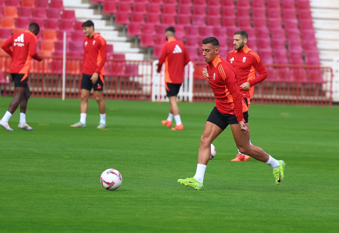 Uzuni ha preparado junto a sus compañeros el partido ante el Eldense (J. AZCOYTIA)