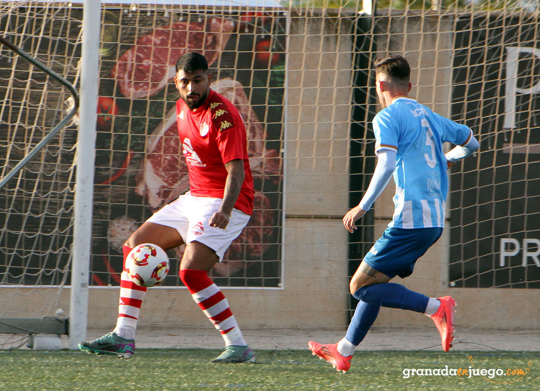 Juan Fernández juega en ataque (J. PALMA)