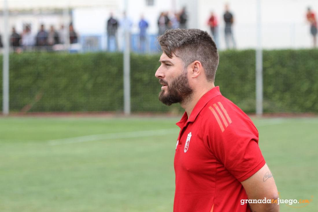 Erice sigue atento la evolución del partido (J. PALMA)
