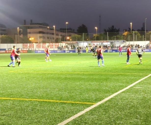 El CD Huétor Vega plantó cara al Torre del Mar (CD HUÉTOR VEGA) El CD Huétor Vega plantó cara al Torre del Mar (CD HUÉTOR VEGA)