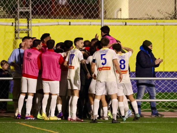 El Huétor Tájar celebra un gol (JOSÉ ANDRÉS FERNÁNDEZ) El Huétor Tájar celebra un gol (JOSÉ ANDRÉS FERNÁNDEZ)