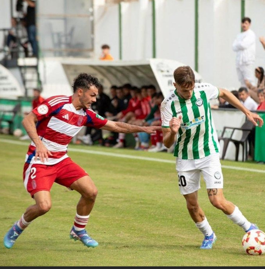 Iker Pérez defendiendo a Ángel (GCF)