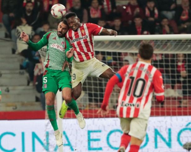 Insua peleó sin descanso contra los atacantes rivales (LOF) Insua peleó sin descanso contra los atacantes rivales (LOF)