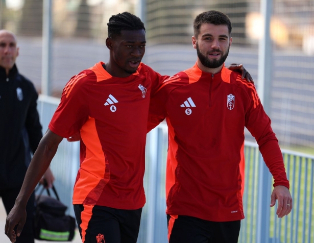 Lucas Pérez quiere seguir los pasos de su compañero Oscar (J. AZCOYTIA) Lucas Pérez quiere seguir los pasos de su compañero Oscar (J. AZCOYTIA)