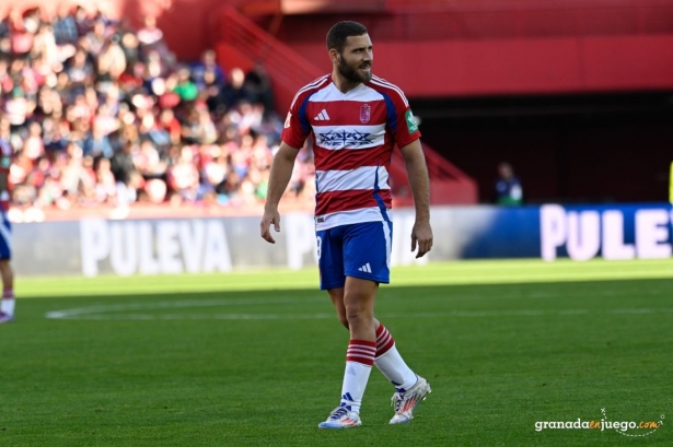 El Granada fue incapaz de perforar la portería rival (JOSÉ M. BALDOMERO) El Granada fue incapaz de perforar la portería rival (JOSÉ M. BALDOMERO)