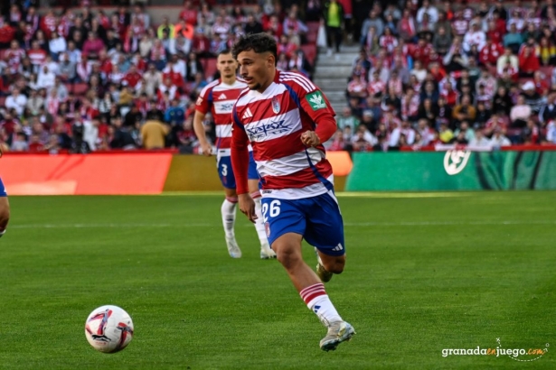 Rodelas estuvo muy activo durante todo el partido (JOSÉ M. BALDOMERO) Rodelas estuvo muy activo durante todo el partido (JOSÉ M. BALDOMERO)