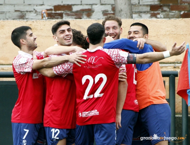 Los jugadores del Churriana CF celebran uno de los goles ante la UD San Pedro (J. PALMA) Los jugadores del Churriana CF celebran uno de los goles ante la UD San Pedro (J. PALMA)