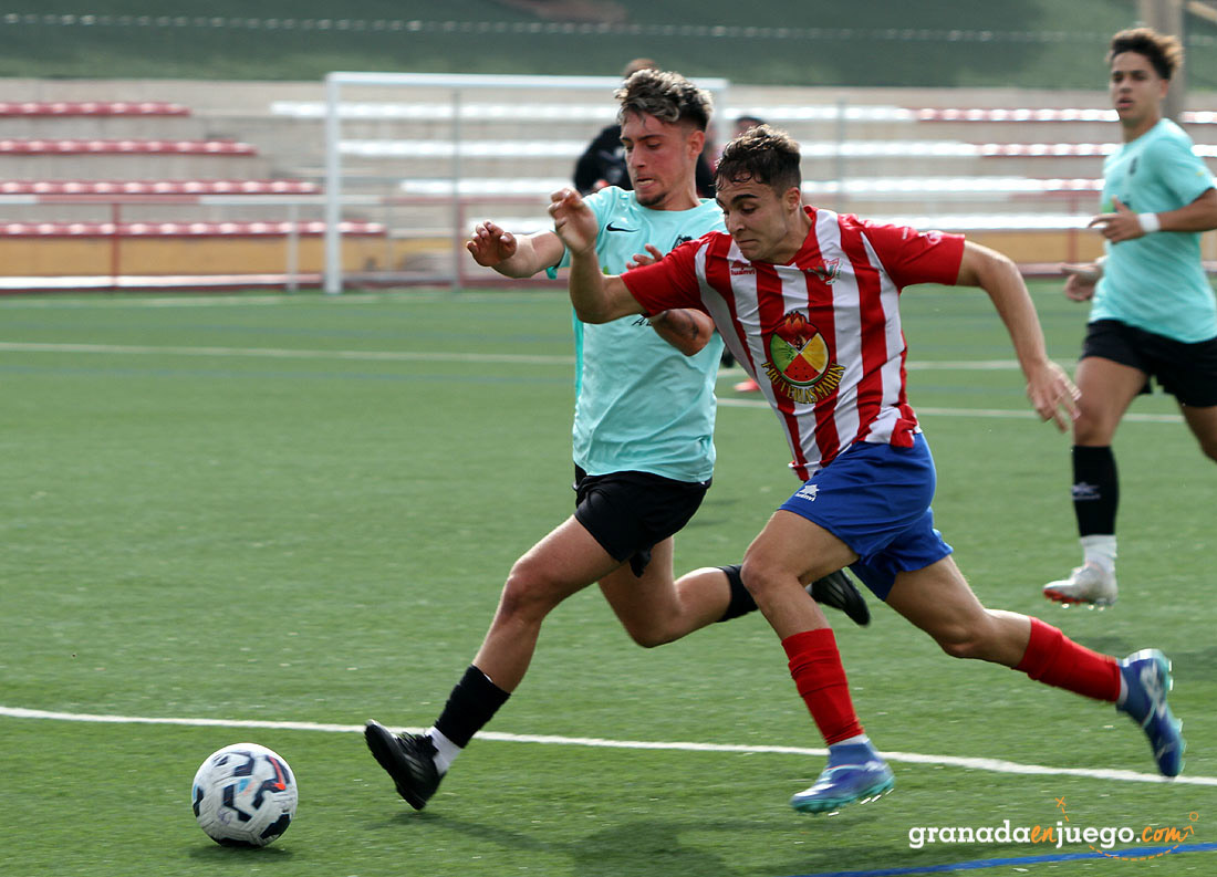 El Cúllar Vega remontó al Atlético La Zubia (J. PALMA)