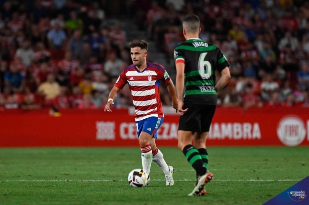 El Granada le tiene tomada la medida al Racing (JOSÉ M. BALDOMERO) El Granada le tiene tomada la medida al Racing (JOSÉ M. BALDOMERO)