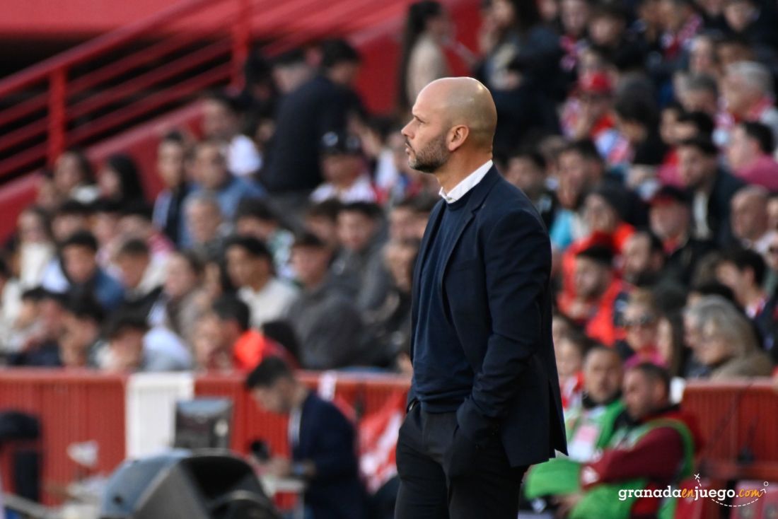José Alberto, decepcionado con el trabajo de su equipo (JOSÉ M. BALDOMERO)