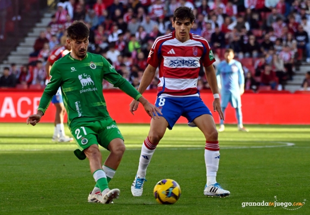 Gonzalo Villar en una jugada del encuentro ante el Racing Club (JOSÉ M. BALDOMERO) Gonzalo Villar en una jugada del encuentro ante el Racing Club (JOSÉ M. BALDOMERO)