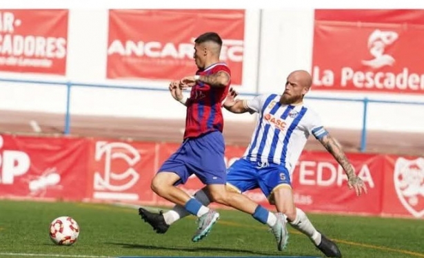 Illescas fue expulsado en el tramo final (CF MOTRIL) Illescas fue expulsado en el tramo final (CF MOTRIL)