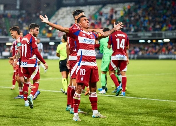 Uzuni sigue haciendo historia en el Granada (LOF) Uzuni sigue haciendo historia en el Granada (LOF)