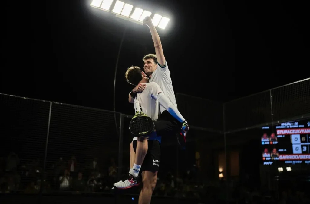 Yanguas y Stupaczuk tras ganar un título (PREMIER PADEL)