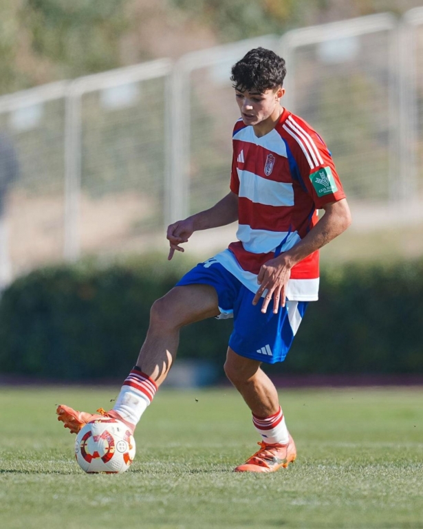 Jiménez debutó con el Recreativo Granada (GRANADA CF) Jiménez debutó con el Recreativo Granada (GRANADA CF)