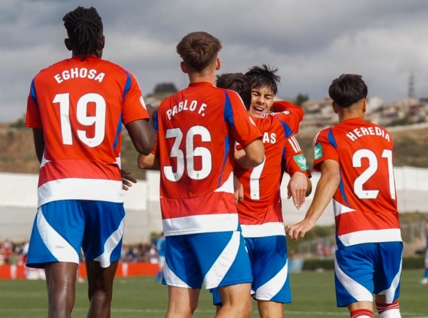 Samu Cortés está mostrando su talento sobre el verde (GRANADA CF) Samu Cortés está mostrando su talento sobre el verde (GRANADA CF)