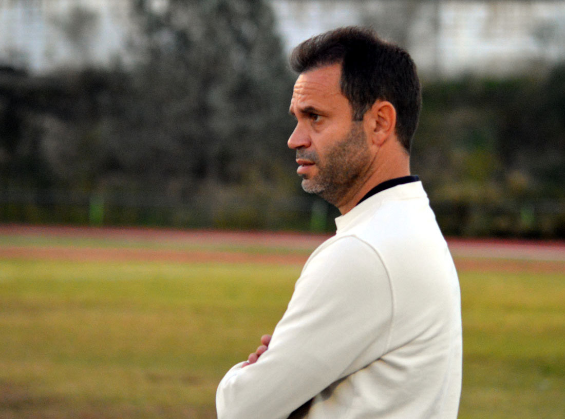 El entrenador del Atarfe Industrial, Ángel Ruiz (J. PALMA)