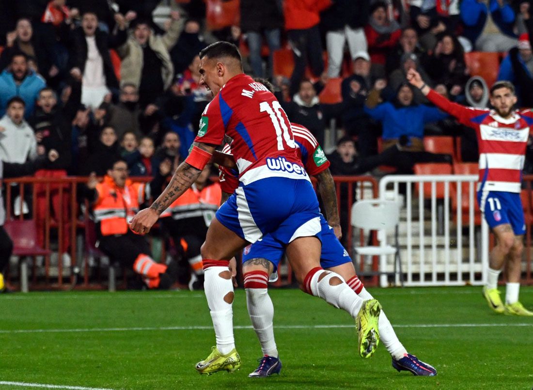 Uzuni volvió a brillar con tres goles (JOSÉ M. BALDOMERO)