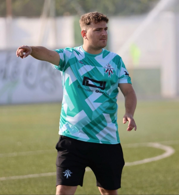 El entrenador del Villanueva Mesía CF, Melchor González (JOSÉ ANDRÉS FERNÁNDEZ)