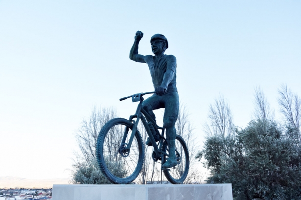 Estatua de David Valero (AYTO BAZA) Estatua de David Valero (AYTO BAZA)