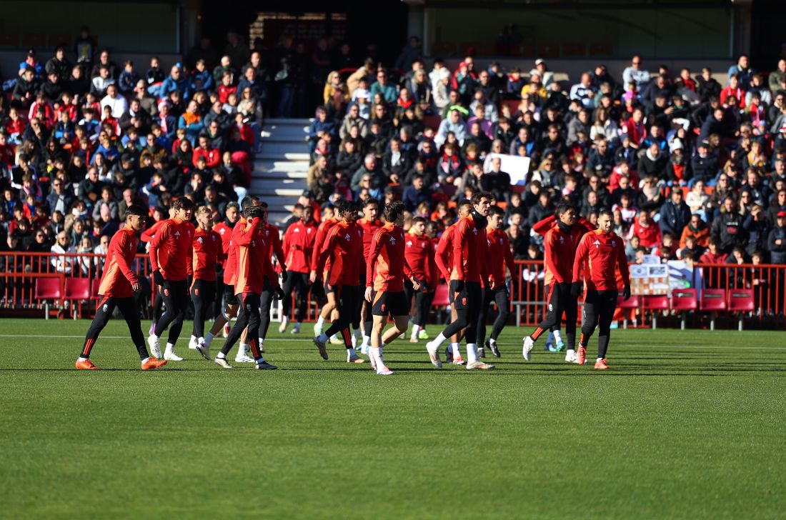La afición rojiblanca ha llenado el primer anillo de Tribuna (J. AZCOYTIA)