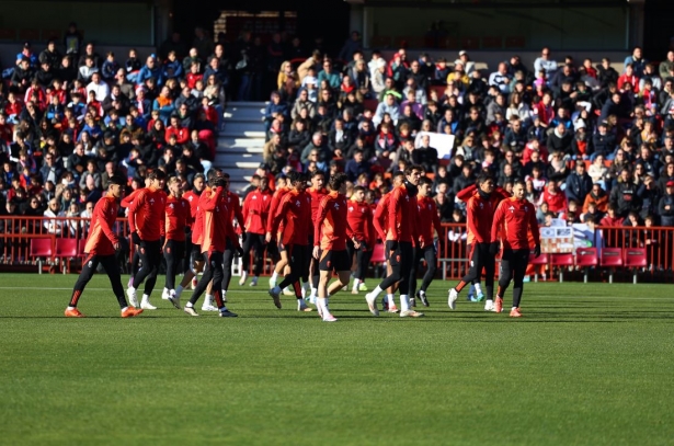 La afición rojiblanca ha llenado el primer anillo de Tribuna (J. AZCOYTIA)