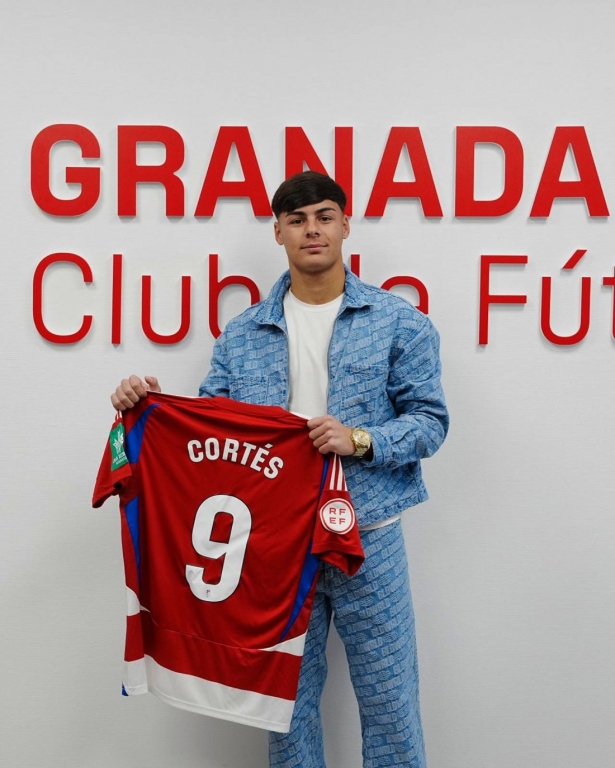 Cortés seguirá vistiendo de rojiblanco (GRANADA CF) Cortés seguirá vistiendo de rojiblanco (GRANADA CF)