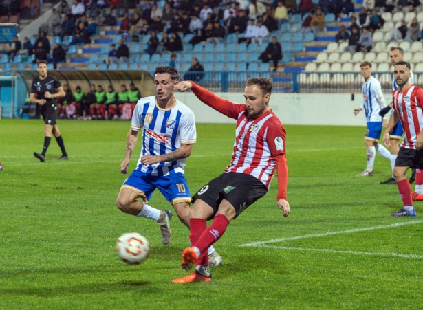 Pablo Mogollón (Atlético Porcuna) y Pablo Muñoz (CF Motril), fueron de los jugadores más destacados (SEMANARIO MUCHO DEPORTE) Pablo Mogollón (Atlético Porcuna) y Pablo Muñoz (CF Motril), fueron de los jugadores más destacados (SEMANARIO MUCHO DEPORTE)