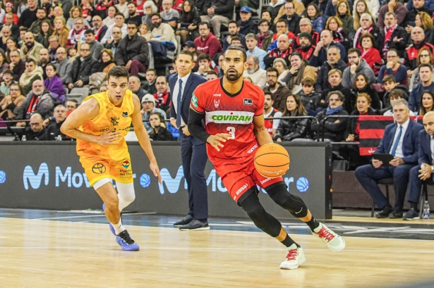 Gian Clavell juega en ataque (JOSÉ VELASCO)
