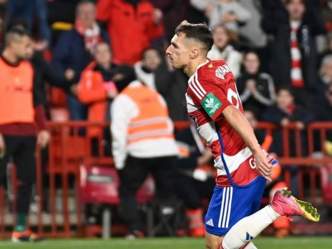 Bryan marcó el gol de la sentencia ante el Cádiz antes de marcharse (JOSÉ M. BALDOMERO)