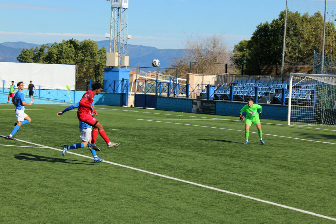 Lester marca su segundo gol, que supone el 1-3 para el Loja. FOTO: NATALIA CASTILLO