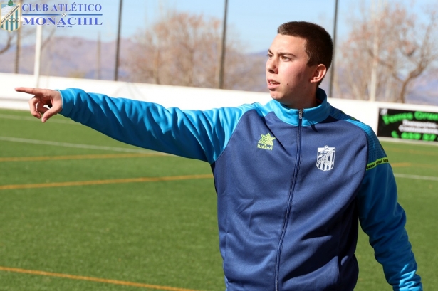 Emilio García durante el aprtido ante el Salar (MANU LÓPEZ / ATLÉTICO MONACHIL) Emilio García durante el aprtido ante el Salar (MANU LÓPEZ / ATLÉTICO MONACHIL)