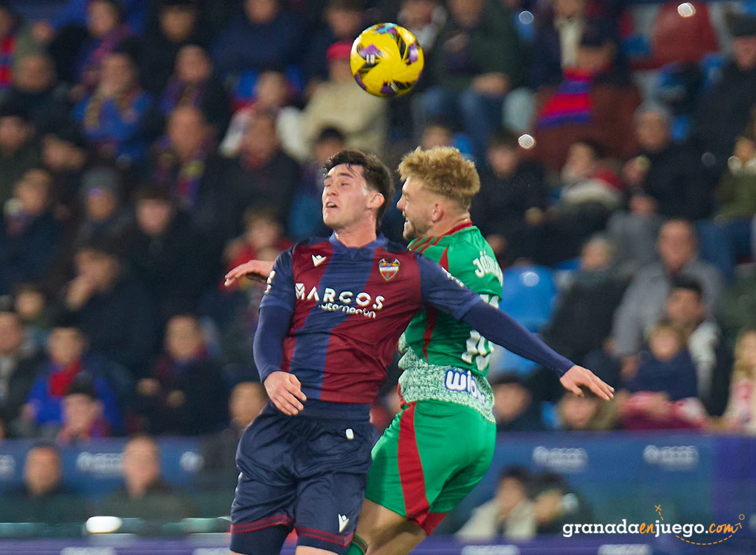 Jozwiak en una acción del partido ante el Levante UD (LOF)