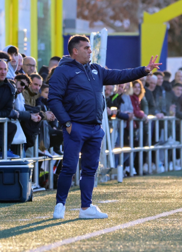 Emilio Fajardo durante el partido en el `Miguel Moranto` (JOSÉ ANDRÉS FERNÁNDEZ) Emilio Fajardo durante el partido en el `Miguel Moranto` (JOSÉ ANDRÉS FERNÁNDEZ)