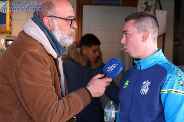 Emilio García atiende a los micrófonos de `Marcador en Juego` (MANU LÓPEZ/ ATLÉTICO MONACHIL) Emilio García atiende a los micrófonos de `Marcador en Juego` (MANU LÓPEZ/ ATLÉTICO MONACHIL)