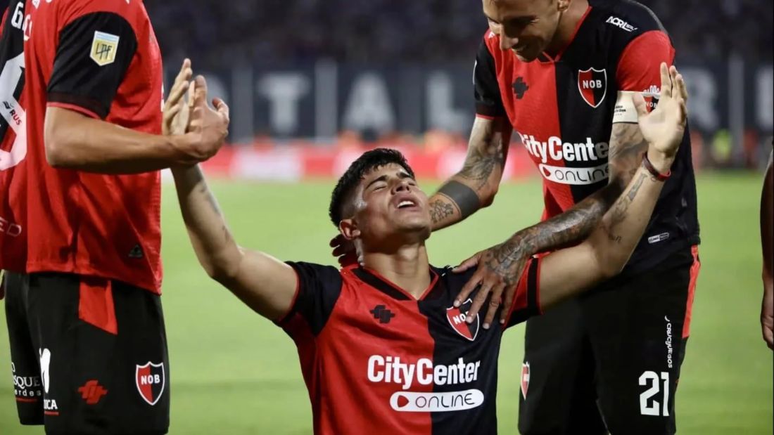 Agustín Juárez celebrando su primer gol con Newll`s (TyC SPORTS)