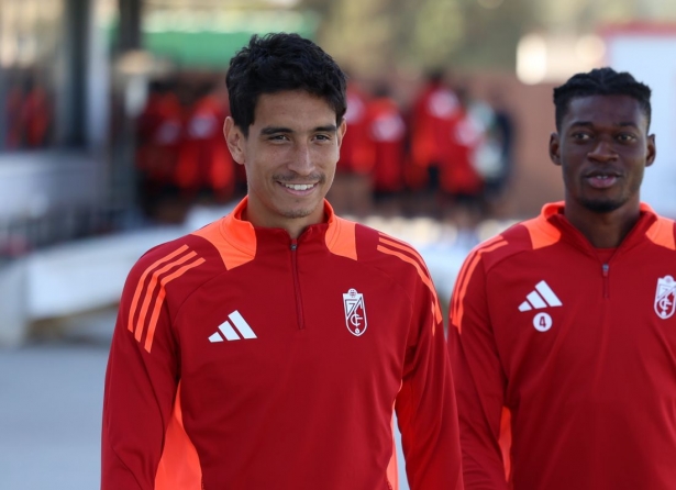 Masllorens espera poder disfrutar de minutos lejos de Granada (J. AZCOYTIA)