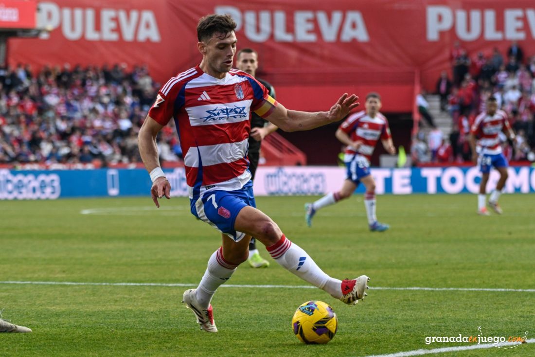 Boyé completó uno de sus mejores partidos con el Granada (JOSÉ M. BALDOMERO)