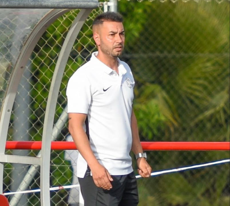 El entrenador de la UD Alfacar, Alex Gómez (M. PÉREZ)