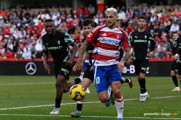 Stoichkov vivió su debut con el Granada (JOSÉ M. BALDOMERO) Stoichkov vivió su debut con el Granada (JOSÉ M. BALDOMERO)